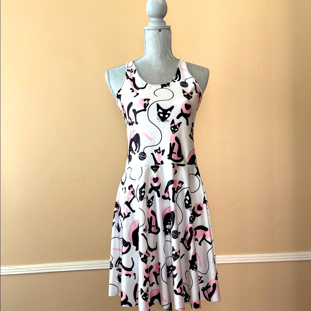 🐈‍⬛CAT PRINT🐈‍⬛ WHITE WITH BLACK & PINK SLEEVELESS DRESS SIZE MEDIUM 🌟EUC🌟
